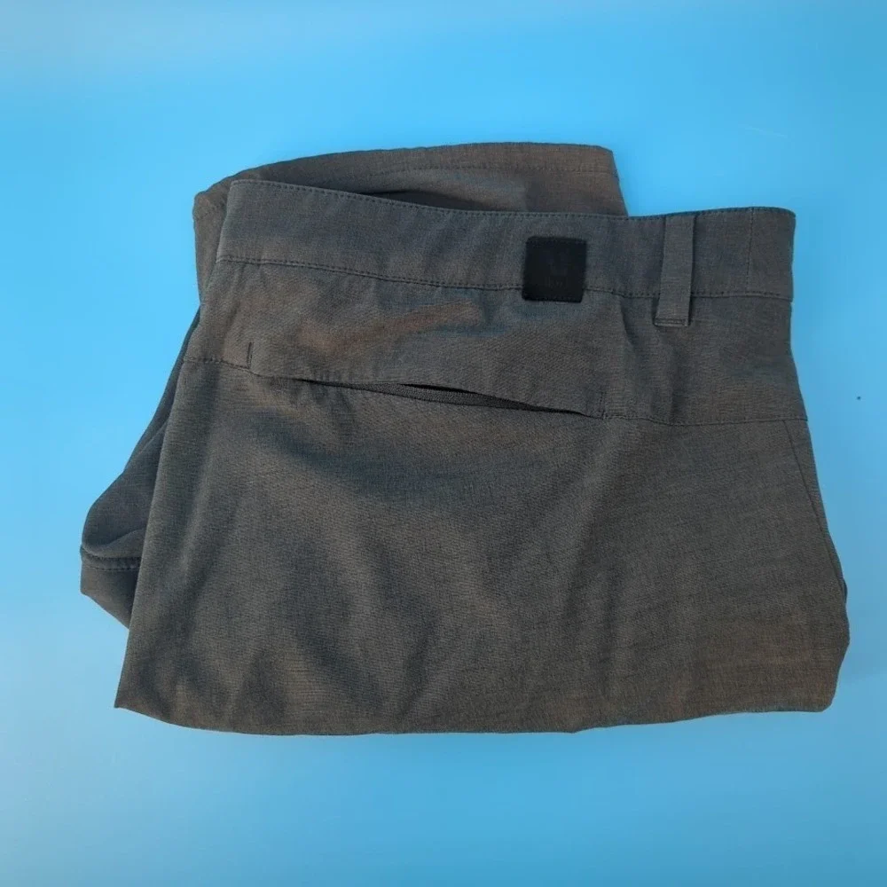 Vuori Shorts Mens 38 (Tagged 36) Gray Performance Stretch Chino Casual Golf V368